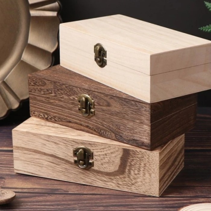 

Kotak box kayu vintage penyimpan perhiasn model antik 30 x 20 x 9 cm