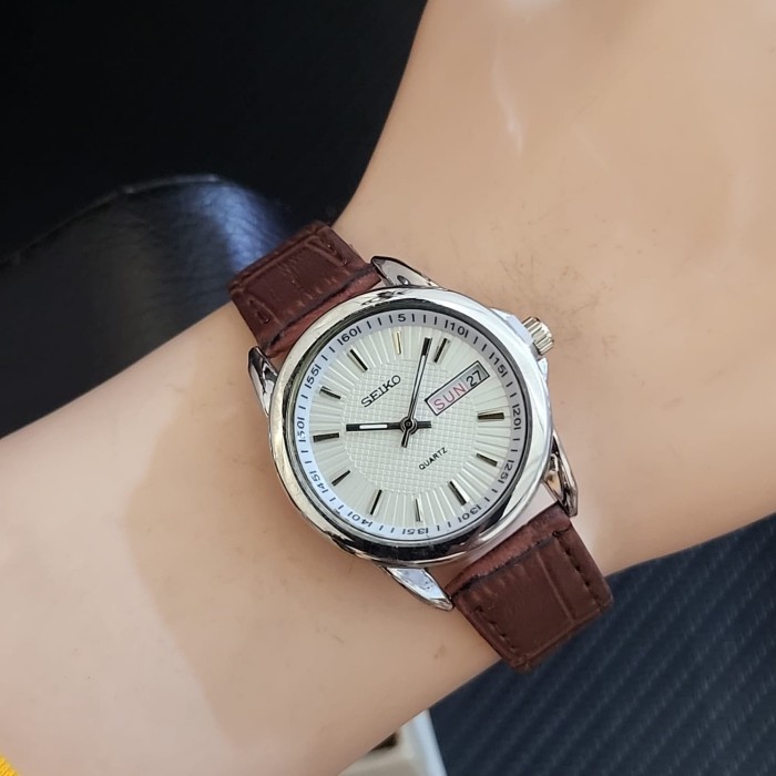 Jam Tangan Wanita Seiko Tali Kulit Mewah Dan Elegan Warna Pilih