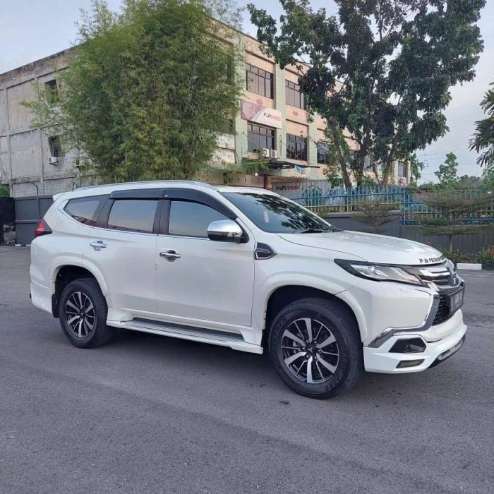 Fender Pajero 2017 Plastik ABS