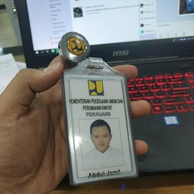 

Limited Edition ! Yoyo Putih Dengan Kuting Resin + Tempat Kartu Id Card Holder T017