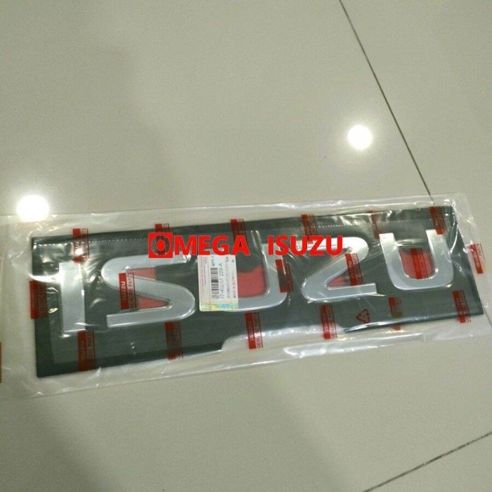 Emblem Decal Isuzu Bagian Depan Isuzu Traga Original