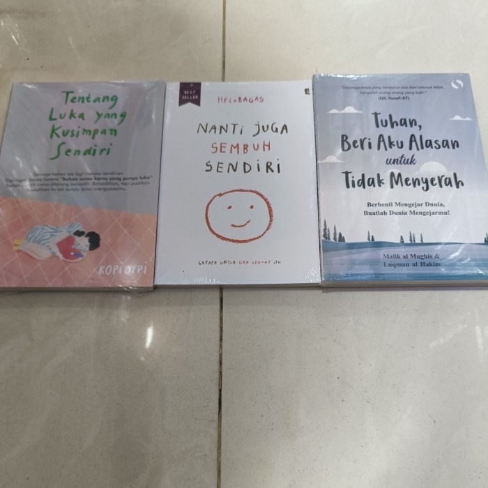 

PAKET 3 BUKU NANTI JUGA SEMBUH SENDIRI TUHAN BERI AKU ALASAN UNTUK TIDAK MENYERAH TENTANG LUKA YANG