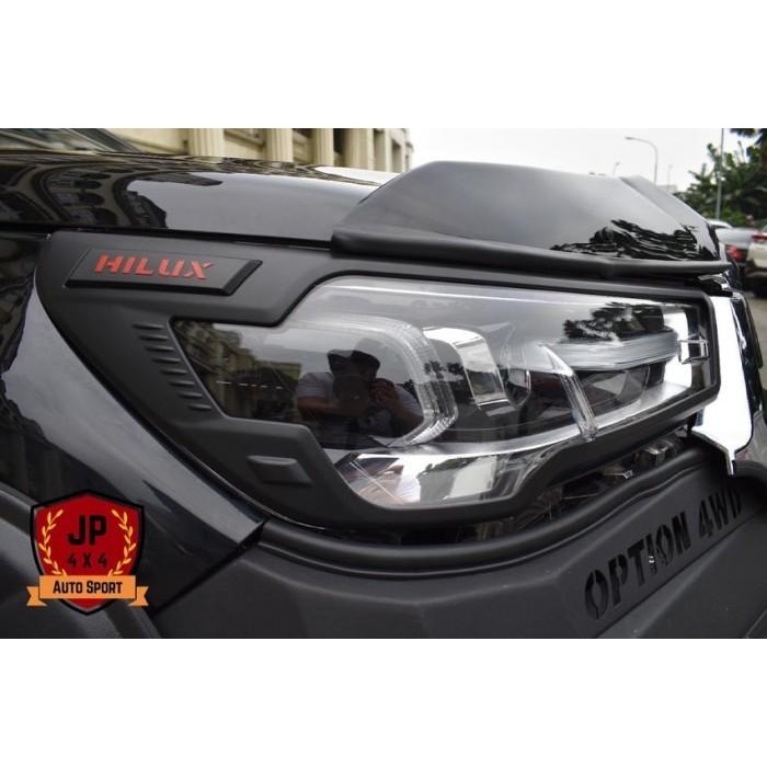 Garnish Hilux Revo / Rocco 2021