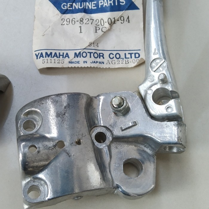 Holder kanan Yamaha U5.V75.U7E.V50.V70 original nos