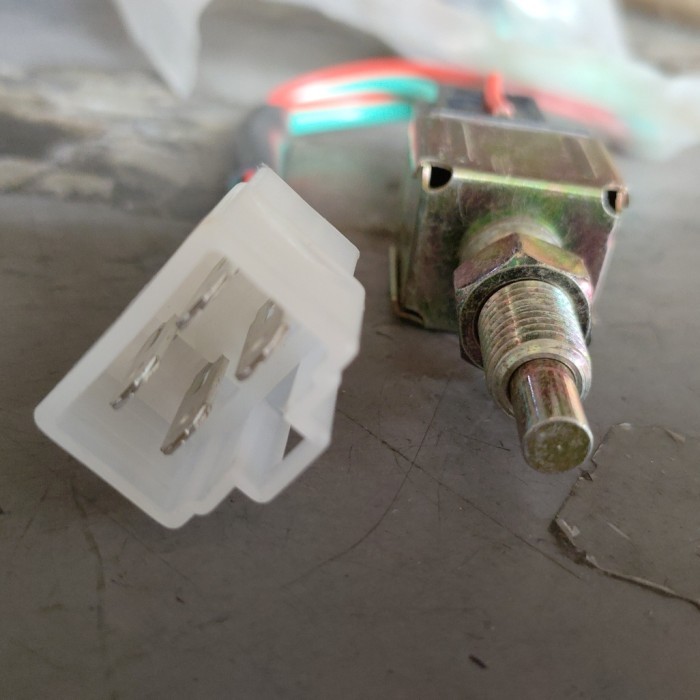Switch Rem Lampu Stop Belakang Kabel 4 Toyota Corolla KE20 KE30 KE70