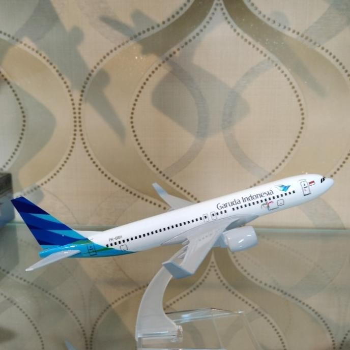 Miniatur Diecast Garuda Indonesia Boeing 737 16 centi tidak ada roda