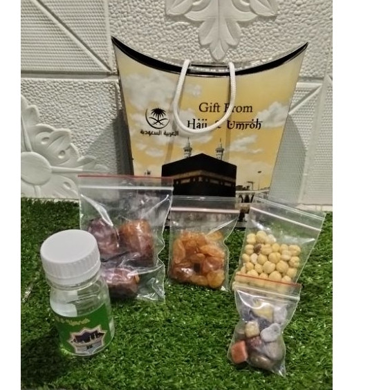 

PAKETAN OLEH OLEH HAJI ATAU UMROH ISI AIR ZAMZAM