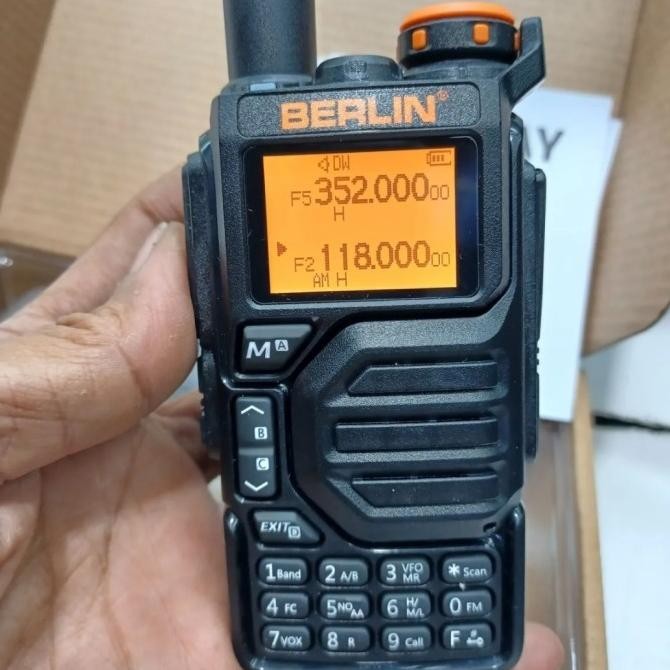 HT BERLIN BL 558 BL558 Walkie talkie Original 5 Band UNLOCK