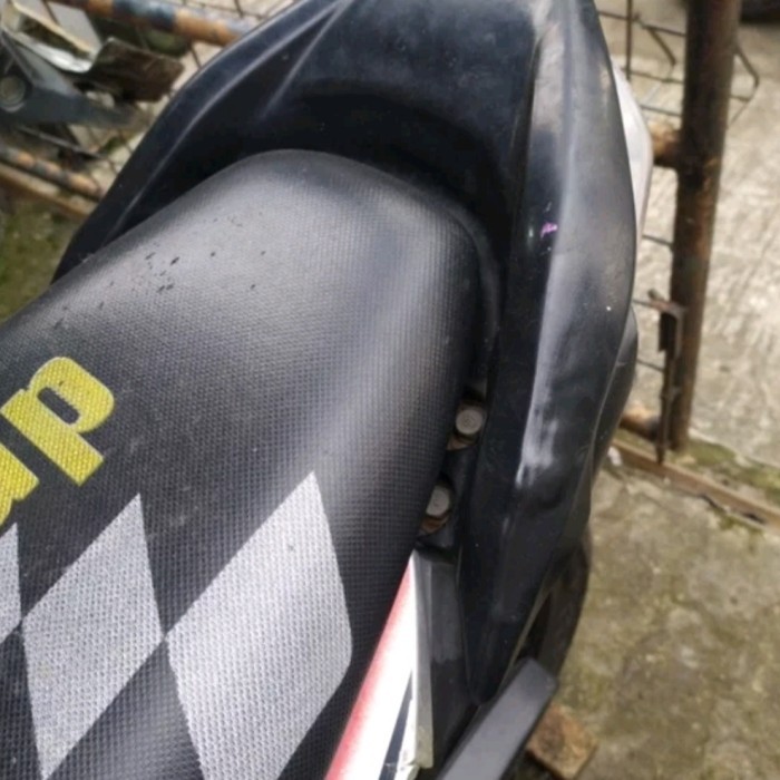 Sari Behel Pegangan Jok Honda Blade 110 Karbu Original New