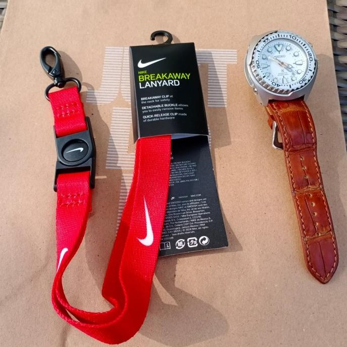 

Lanyard Nike Breakaway Corak