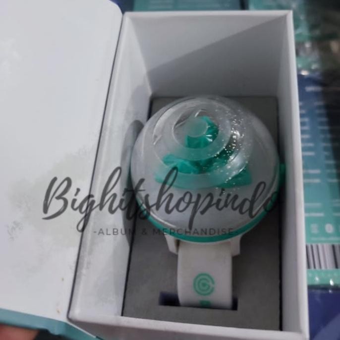 Model baru [READY] DAY6 OFFICIAL LIGHTBAND VER 2 & 3 / LIGHTBAND DAY6 VER 3 / LIGHTSTICK DAY6