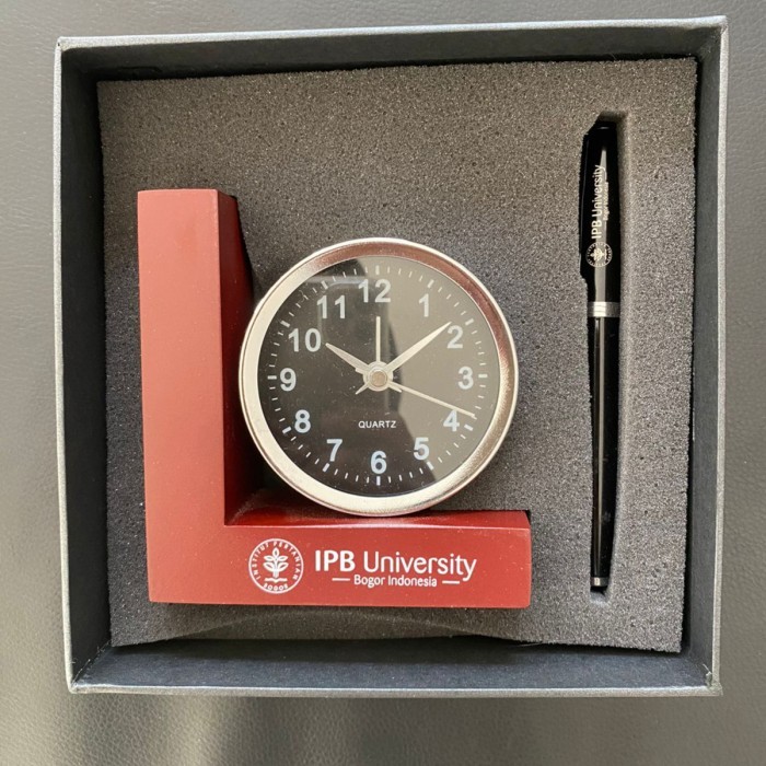 

Giftset Jam dan Pulpen