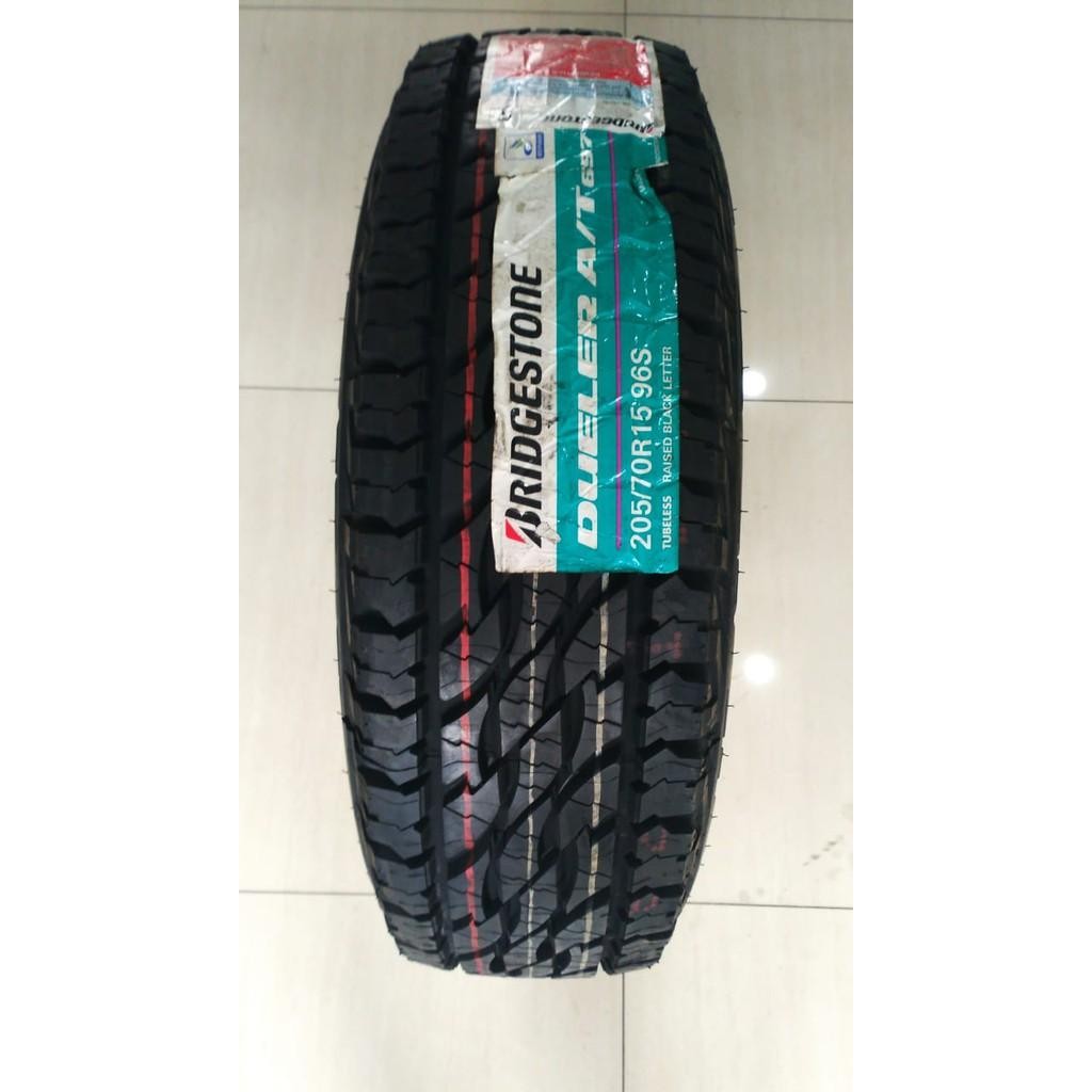 Bridgestone Dueler At D697 205/70 R15 Ban Mobil Innova