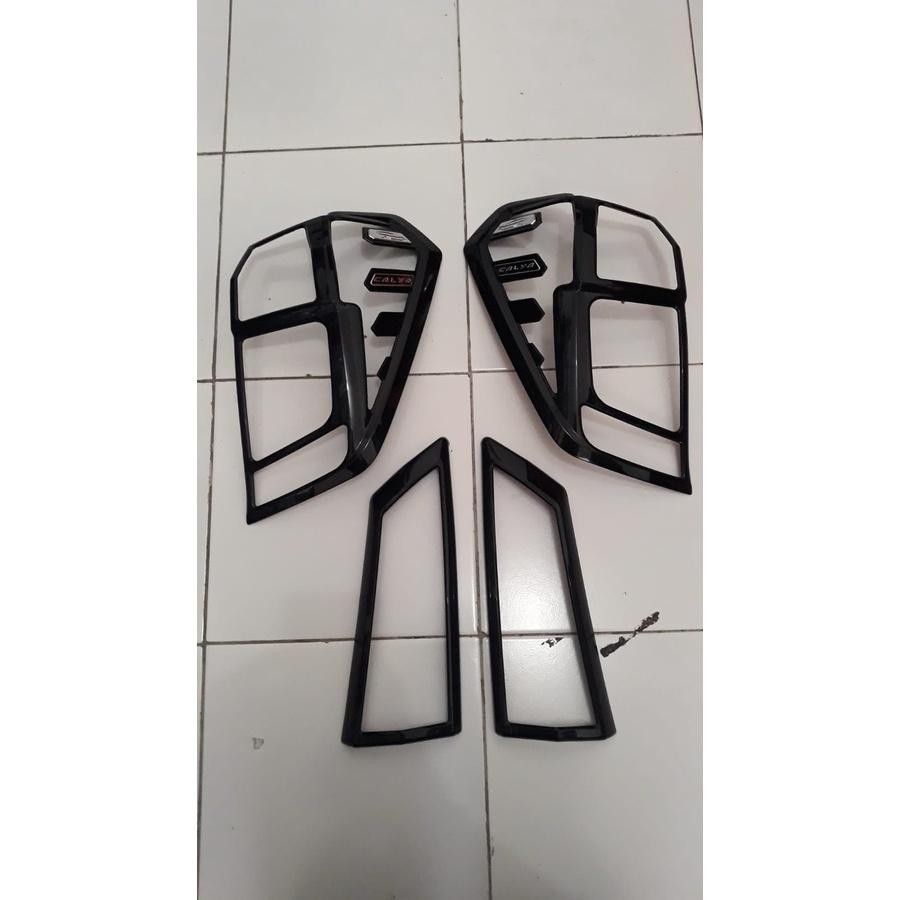 Garnish Lampu Belakang Calya Hitam