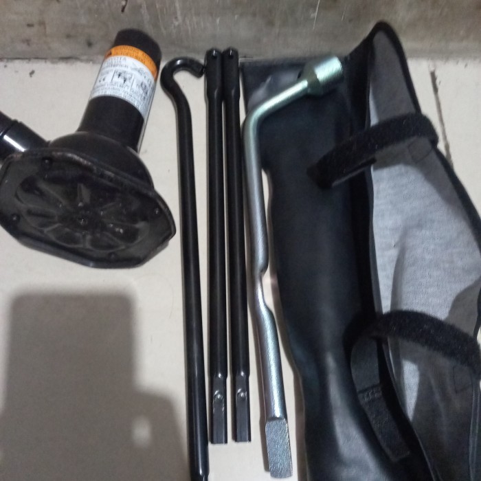 DONGKRAK MOBIL.HILUX.FORTUNER.ORI