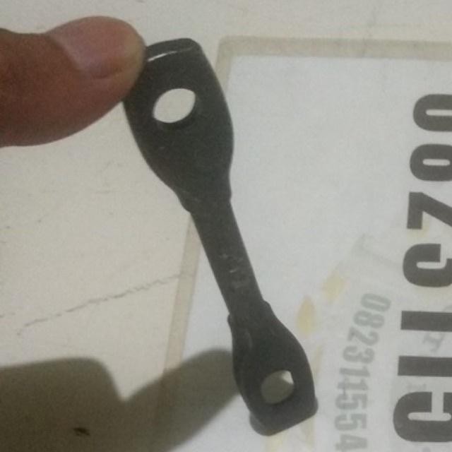 Kuncian Besi Jok Tengah Luxio Grand Max Ori