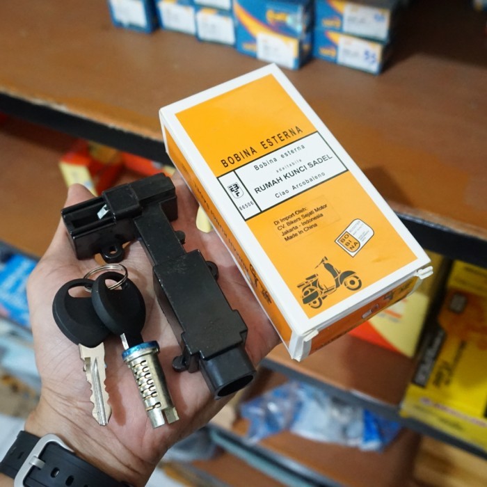 Termantab] Kunci Jok Pisah Depan Vespa Exclusive