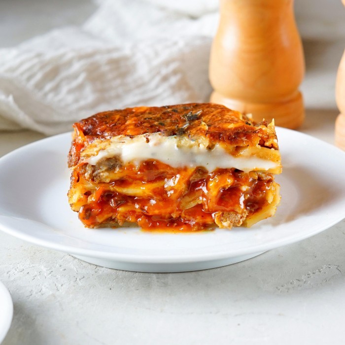 

Christmas Hampers Baked Lasagna With Bechamel Sauce / Bruule / Brulee & Beef . Parsel Natal / Parcel