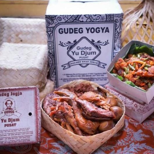 

Gudeg yu djum besek telur 7 + krecek