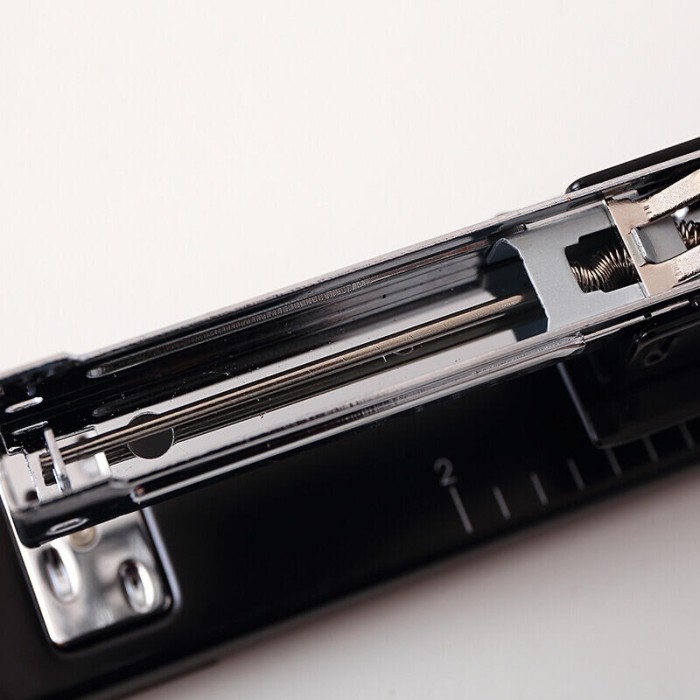 

XPY61 Deli 0334 Panjang Lengan Heavy Stapler Logam Pokok Khusus