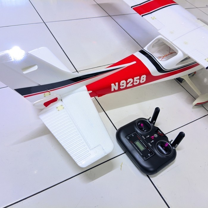 Pesawat/RTF/pemula/trainer/elektrik/rc/hobi/RC/cessna/182/flap/LED/foam/epo