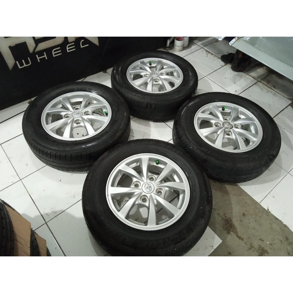 Velg Mobil Bekas Standar Avanza Ring 14 Pcd 4X114,3 + Ban 185 70 R14