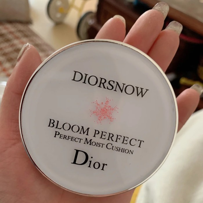 Dior Diorsnow Bloom Perfect Brightening Perfect Moist Cushion SPF50 PA+++ C10 IVORY + Refill