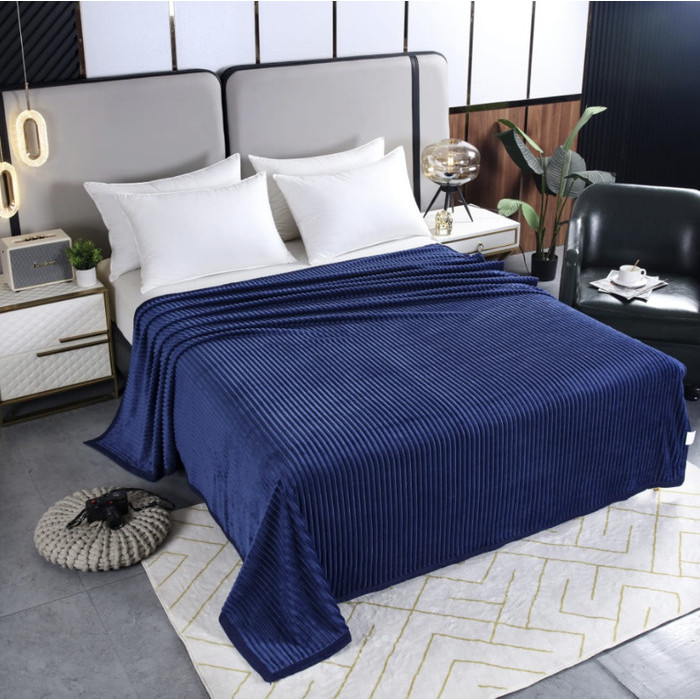 Selimut Bulu Uk 150 X 200Cm Standar Motif Salur Timbul Polos