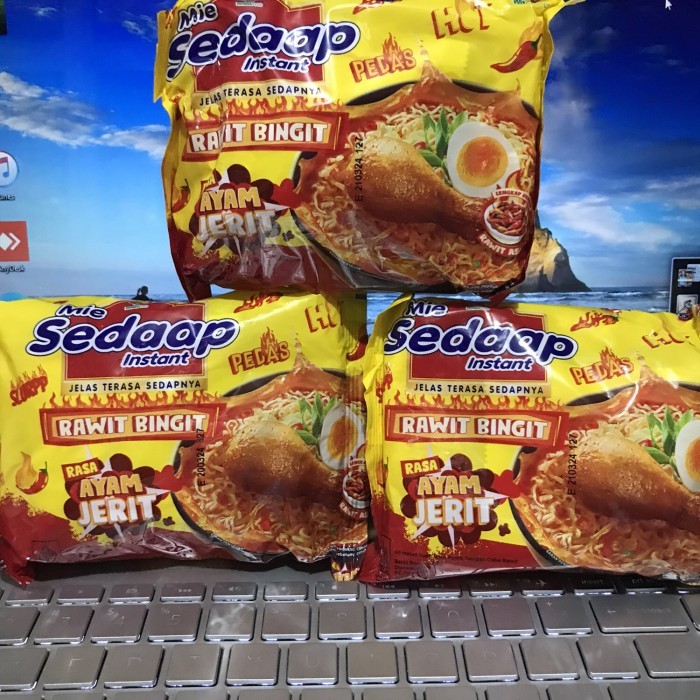 

Me sedaap rawit bingit rasa ayam jerit 1 dus isi 40pcs