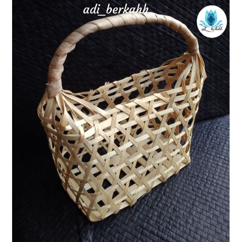 

Tas Anyaman Bambu 20X10X15