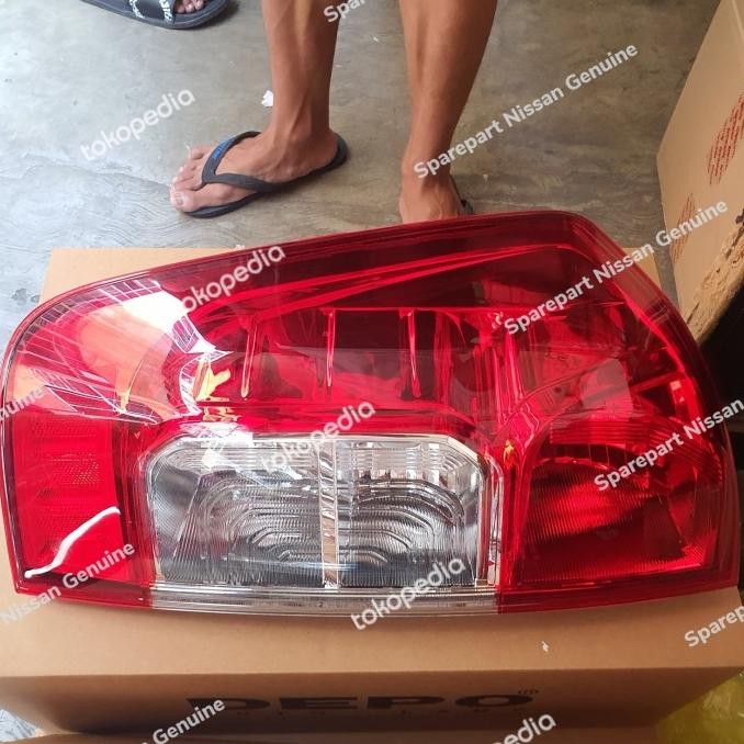 Navara Np300 D23 stop lamp lampu rem belakang Nissan Taiwan [ SONLO ]