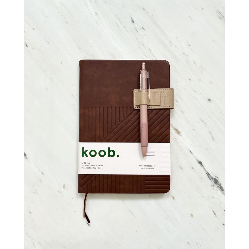 

A556P Koob. Hardcover Notebook dengan Penutup Magnet dan Pen Holder A5 Buku Tulis Garis / Rulled