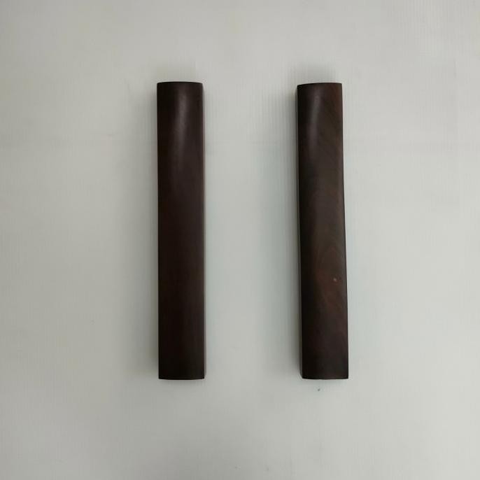 

satu pasang kayu penahan kertas kaligrafi 25 cm