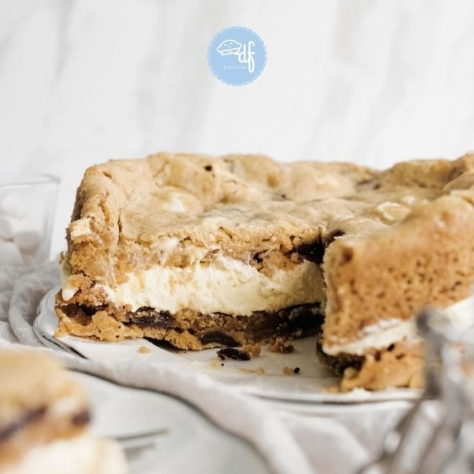 

Ele S'Mores Giant Cookie Sandwich