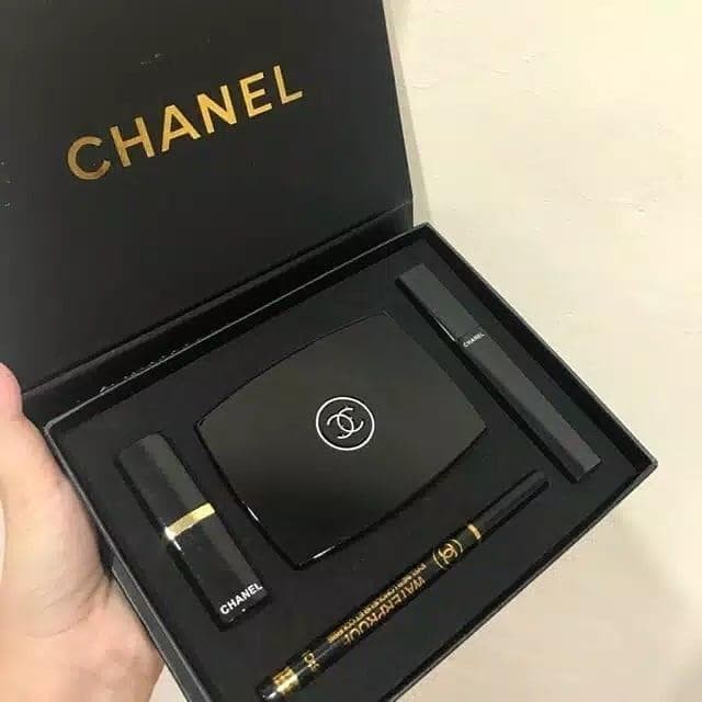 TERBATAS Chanel make up set 4in1