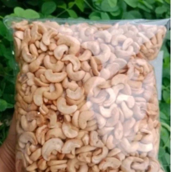 

HEMAT kacang Mede pecahan/patahan 1kg matang
