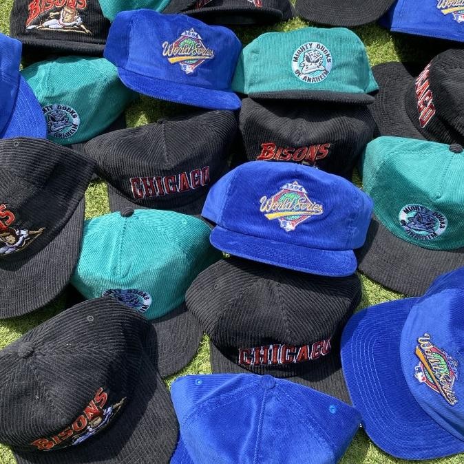 TOPI SNAPBACK TOPI SNAPBACK CORDUROY VINTAGE MLB NBA NHLBISONS BULLS DODGERS DUCK