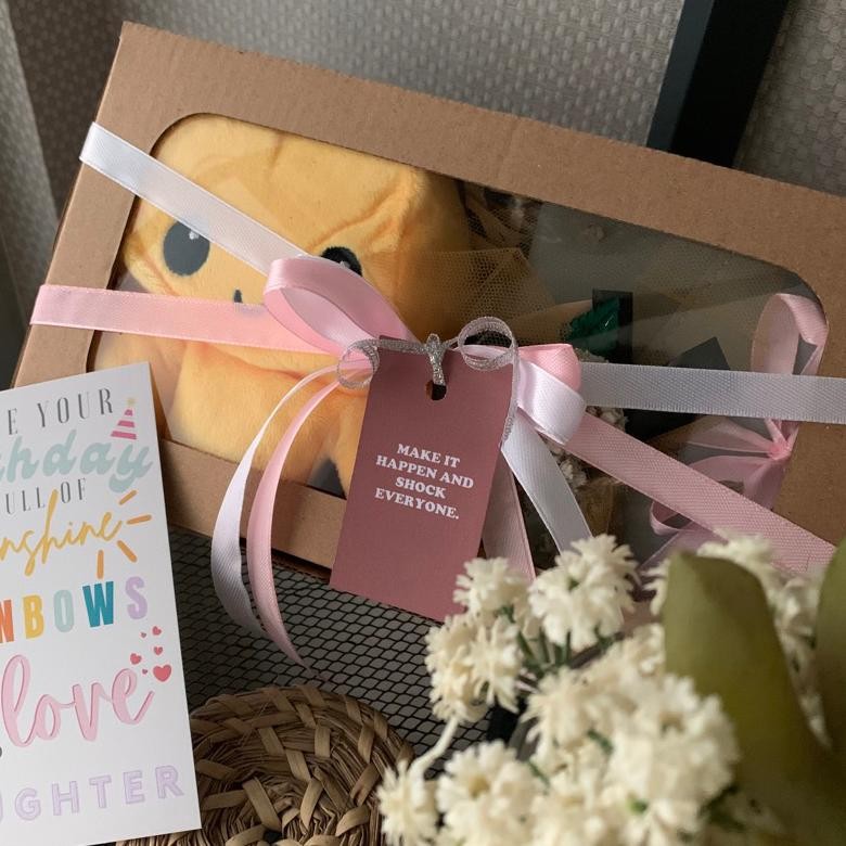 

ii-99 Kiyomi Gift / Kado Teman / Kado Anniversary / Kado Ulang tahun / Kotak Kado / Kado Pacar / Kado Boneka / Birthday Gift Box / Birthday Hampers Premium