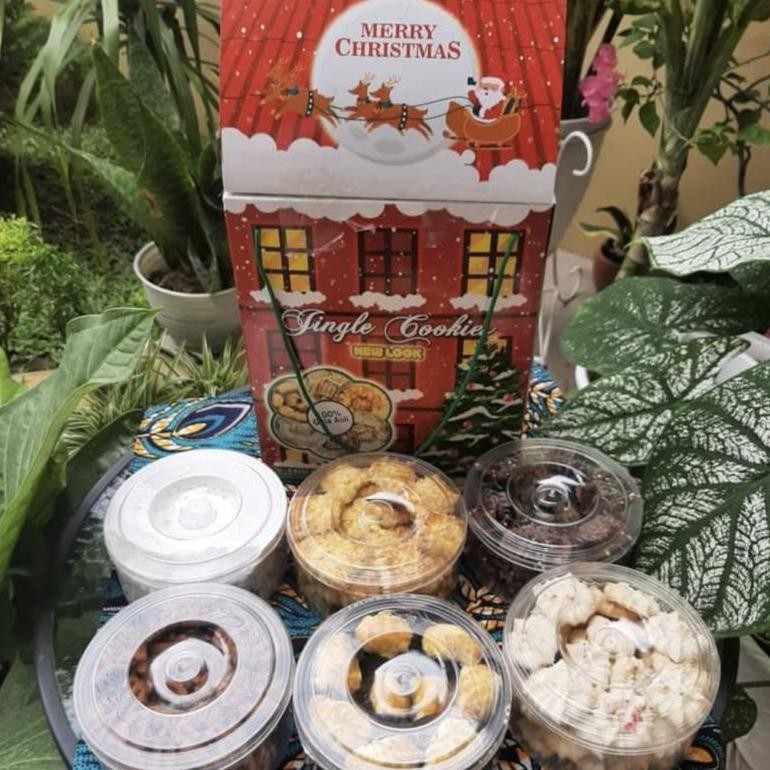 

PROMO PAKET KUE NATAL & TAHUN BARU 2023 FREE KARTU UCAPAN Me-95