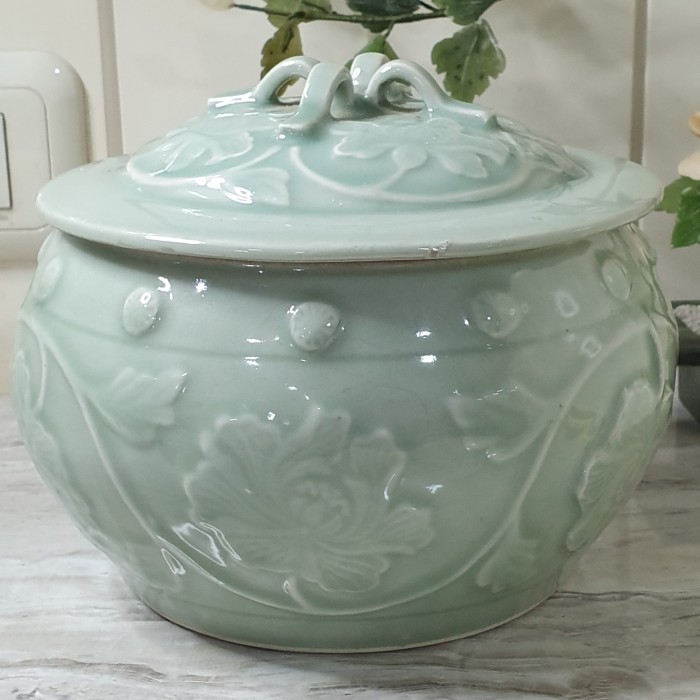 ANTIK / KOLEKSI / LAWAS GUCI CELADON JAR MOTIF BUNGA