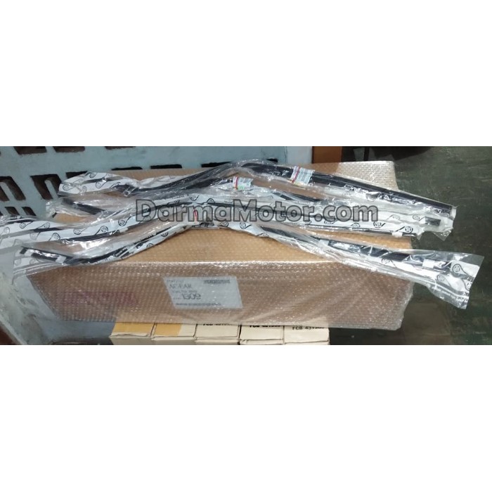 PELIPIT KACA PINTU PS100 PS120 COLT DIESEL MITSUBISHI TRUK