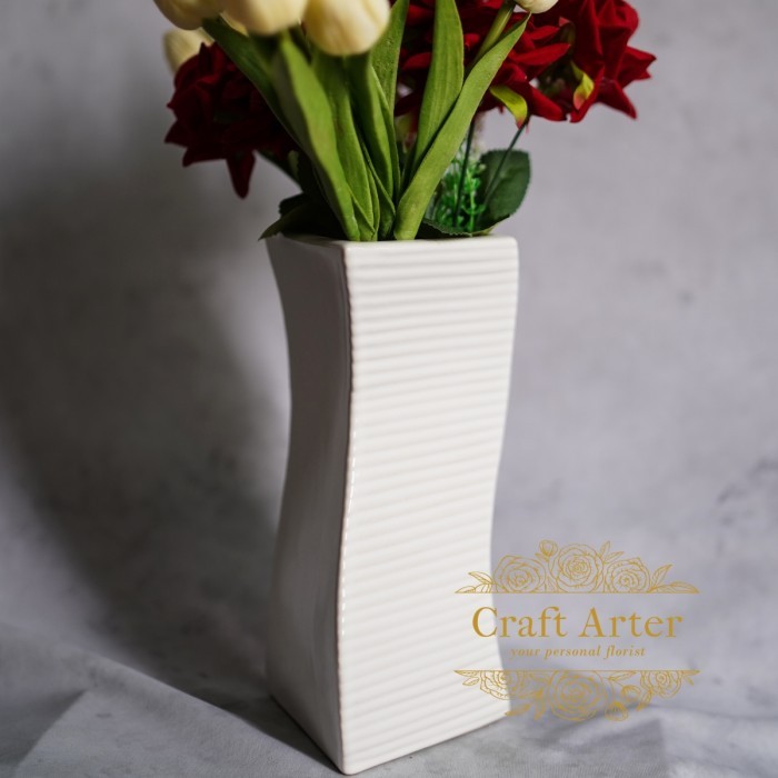 VAS/VASE/ POT BUNGA KERAMIK TINGGI KOTAK GARIS ULIR PUTIH TULANG