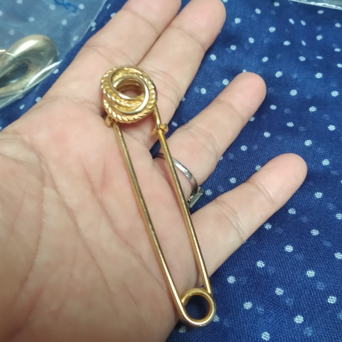 Pin - Big Pin Brooch Vintage Gold Tone