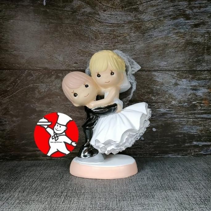 PATUNG KUE HIASAN CAKE TOPPER PENGANTIN PRECIOUS MOMENT MODEL GENDONG CDS