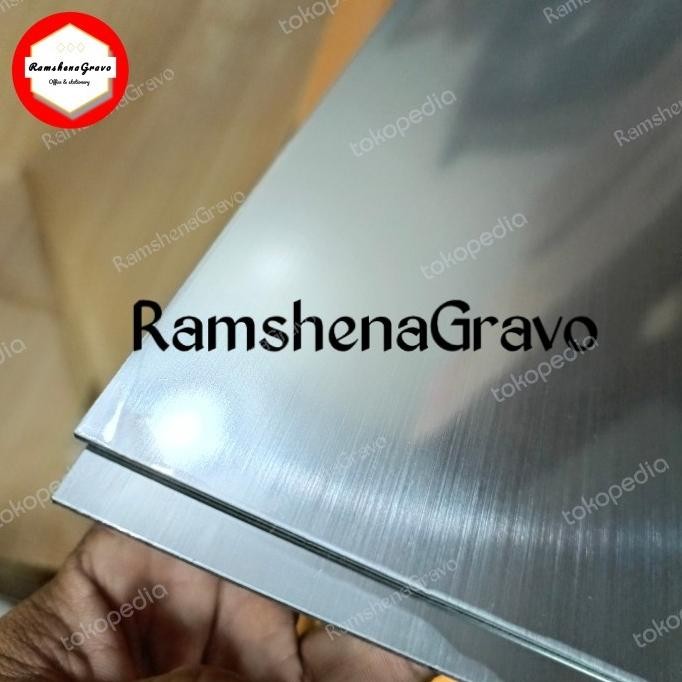 

GRAVOPLY/BAHAN LASER/KILAP HAIR LINE/60X120CM TEBAL 1.5MM SILVER OLAAE 2410T