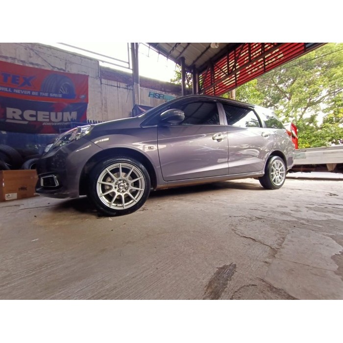 Paket Velg Mobil Ring 16 mobilio HSR RAI-S2 plush ban forceum 195 55
