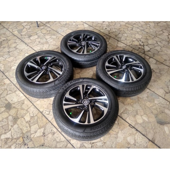 VELG SEKEN MOBIL AVANZA RING 15 + BAN BRIGESTONE 185 65 KONDISI 70%