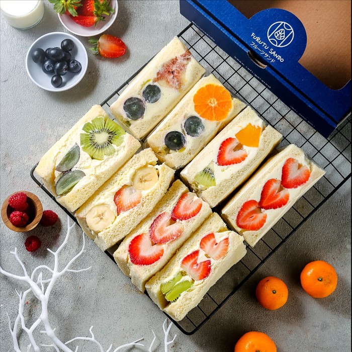

Premium Japanese Fruit Sandwich Sando Box Mix 8Pcs Terlaris