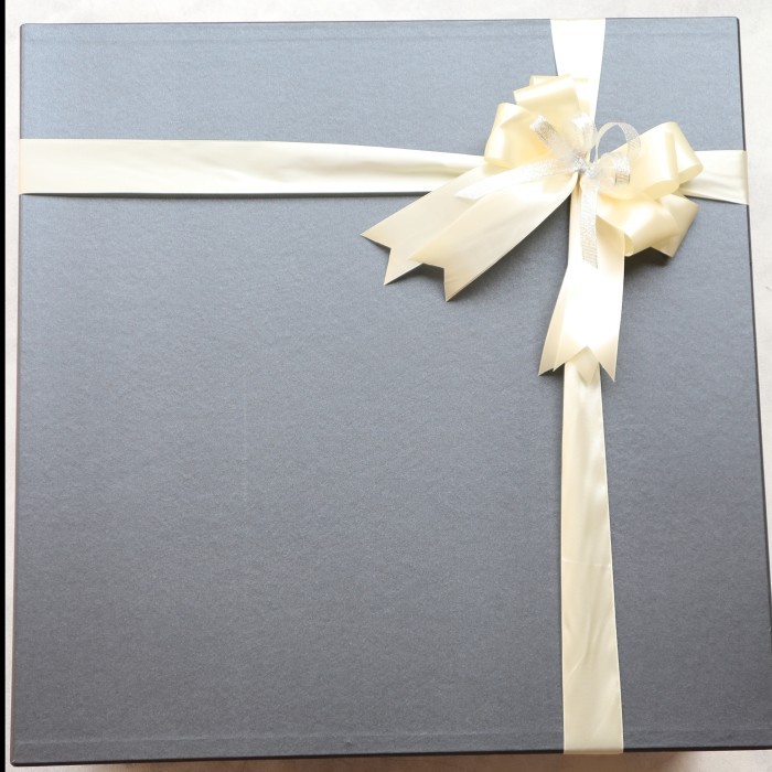 

GIFT BOX BESAR JUMBO Panjang 50cm Lebar 50cm Tinggi 20cm HARDBOX