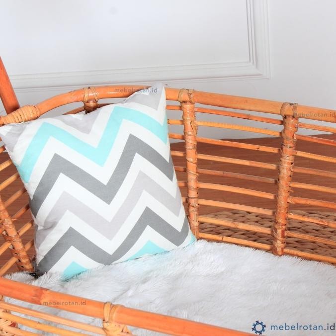 Ayunan anyaman rotan asli untuk bayi